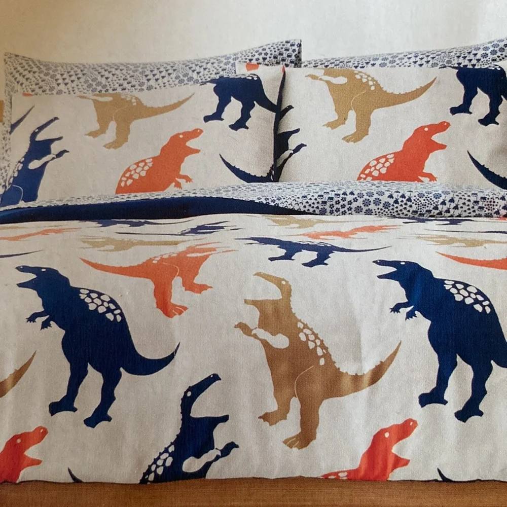 Still in packaging! Comforter and matching shams! never used